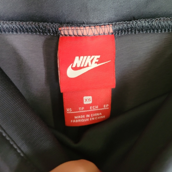 NWOT Nike Sportswear Essential Floral Printed leggings - Picture 9 of 11